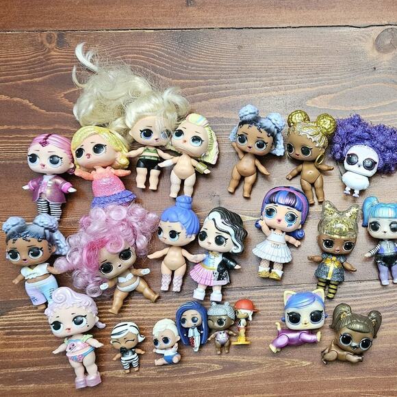 Lot of LOL Dolls and Accessories Over 100 pieces - Picture 4 of 16